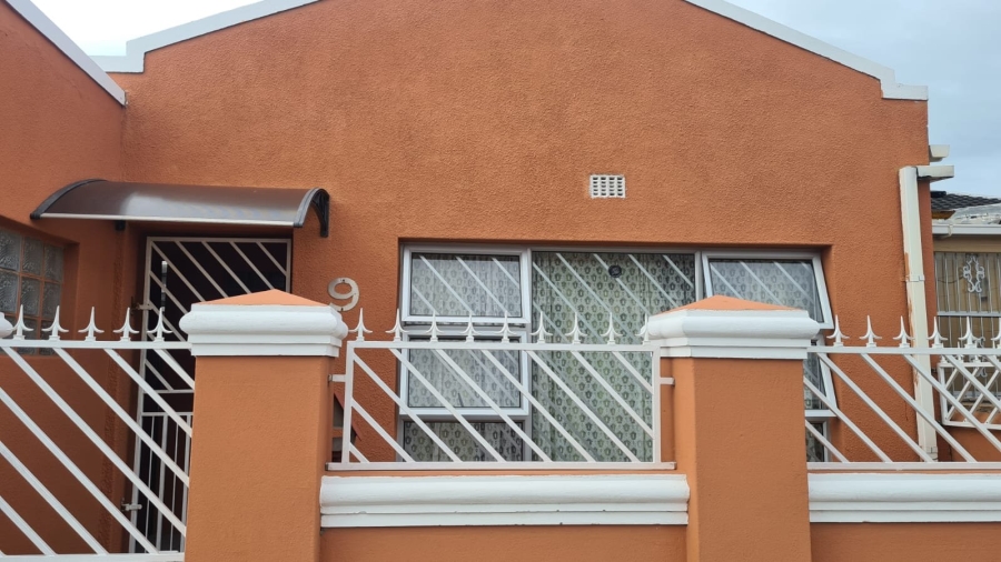 5 Bedroom Property for Sale in Rocklands Western Cape